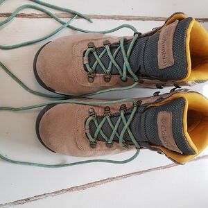 Columbia Tan and Yellow Ankle Boots with Teal Laces